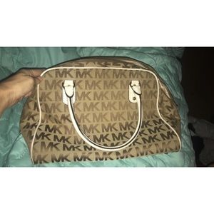 Micheal kors purse